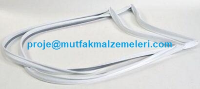 59x163 cm boyutlarında, entegre manyetik mıknatıs şeritli buzdolabı kapak fitili. Kapağı aralıklı kalan ve hava alan buzdolaplarında soğuk hava kaçaklarını keserek kompresörün ömrünü uzatır ve elektrik tüketimini önemli ölçüde düşürür.