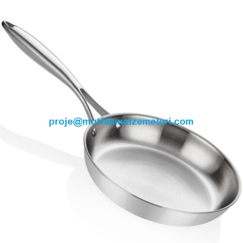 Et, tavuk ve sebze yemekleri için tasarlanan 24 cm paslanmaz çelik sote tavası; 3 katmanlı (430/Alüminyum/304) yapısı, 2,6 mm gövde kalınlığı ve 1,67 lt kapasitesi ile yüksek ısı iletkenliği sağlar. İndüksiyon dahil tüm ocaklarla tam uyumludur.