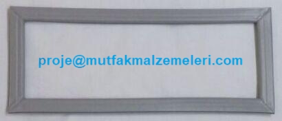Fagor marka çekmeceli endüstriyel buzdolapları için 15x38 cm ölçüsünde gri renkli dipfriz çekmece contası. Sızdırmazlık sağlayan, kolay temizlenebilir ve enerji tasarrufu odaklı sanayi tipi Fagor tezgahlı derin dondurucu lastiği yedek parçası.