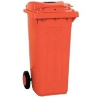 Kapasitesi yeterli, taşıması kolay! 240 litre hacimli HDPE konteynerimiz, UV ışınlarına dayanıklı yapısıyla uzun ömürlü dış mekan kullanımı sunar. Hijyenik kapaklı tasarım.