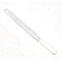 Profesyonel pasta ustası spatulası, esnek yapısı ve dayanıklı plastik sapıyla pasta süsleme süreçlerini kolaylaştırır. 15 cm boyuyla hem küçük hem orta boy pastalarda hassas çalışma imkanı sağlar. Hijyenik ve uzun ömürlü kullanım sunar.