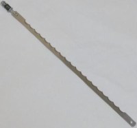 Atra ekmek dilimleme makinesi için orijinal 27 cm uzunluğunda, yaylı ve somunlu kesme bıçağı. Görselde bıçağın paslanmaz çelik yapısı, pim delikleri ve montaj cıvatası görülmektedir.