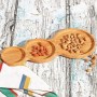 Doğal bambudan üretilen damla şekilli çerezlik, şık ve dekoratif sunumlar için tasarlanmıştır. 36,2 × 16 × 1,7 cm ölçülerindedir. Çerez, kuruyemiş, kuru meyve ve çeşitli atıştırmalıkların servisinde ev ve işletmelerde kullanılabilir.
