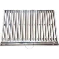 Paslanmaz krom çelik kanallı mangal ızgarası, özel oluklu tasarımı ve yağ haznesi sayesinde yağların ateşe damlayıp alev almasını engeller. 31x50 cm pişirme yüzeyiyle et, köfte, balık ve tavukları duman altı olmadan, tam kıvamında ve sağlıklı pişirmenizi
