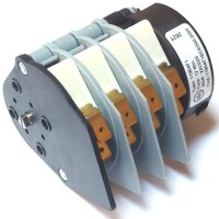 11904F1 model koduna sahip 4 switchli mekanik timer. Profesyonel buz yapma makineleri ile tam uyumlu olup, kaliteli dişli yapısı sayesinde buz üretim döngüsünü hatasız yönetmek üzere tasarlanmıştır.