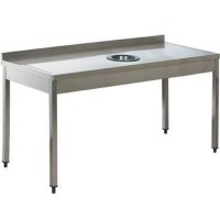1400x600x850 mm ölçülerinde, paslanmaz çelik gövdeli, ortasında siyah renkli yumuşak çöp sıyırma lastiği bulunan, yüksekliği ayarlanabilir rotil ayaklı endüstriyel bulaşıkhane tipi çöp sıyırma tezgahı.