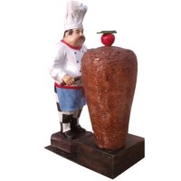 Dönerci maketi, elyaf ve polyester karışımı fiberglas malzemeden üretilmiştir. Yağmur, kar ve dış ortam koşullarına dayanıklı yapısıyla restoran, dönerci, büfe ve işletme önlerinde dekoratif amaçlı kullanılabilir.