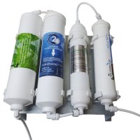 Su sebili ve arıtma cihazları için 4 adet inline yapıdaki yedek filtre seti görseli. Sediment, aktif karbon ve post carbon filtrelerden oluşan, kolay bağlantı uçlarına sahip, kompakt tasarımlı ekonomik su iyileştirme paketi.