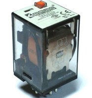 Emas Röle RE1P11:Emas soketli makina röleleri Emas elektronik kart röleleri Emas sanayi tipi elektrik panosu rölelerinden 11 bacaklı/pinli rölenin imalatı 220 V AC 50 hz elektrikle çalışır vaziyette 3 kontaklı trifaze elektriği çift yönlü iletebilen 10 A