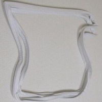 Fagor endüstriyel depo tipi buzdolapları için 64x152 cm ölçülerinde geçmeli tip kapak contası. Görselde ürünün esnek yapısı, köşe birleşim detayları ve yüksek sızdırmazlık sağlayan profil yapısı sergilenmektedir.