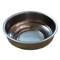 Ev tipi espresso kahve makinelerinin kaşık bölümüne yerleştirilen 7 gramlık metal kahve süzgeci. Paslanmaz metal malzemeden imal edilmiş iç yapısı, hassas delikli tabanı ve 6 cm iç çapı ile ideal espresso süzme performansı sunar.
