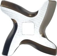 Ev tipi kıyma makineleriyle uyumlu, özel alaşımlı çelikten imal edilmiş, 7mm kare delikli ve 50mm dış genişliğe sahip dayanıklı parçalayıcı et kesme bıçağı görseli. #kıymabıçağı #mutfakyedekparça