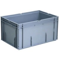 SLC6432 model plastik evrak kasası. 40x60x32 cm ölçülerinde, kapalı elcikli ve kapalı yan duvarlı, düz tabanlı istiflenebilir plastik kutu. Gri, kırmızı ve mavi renk seçenekleriyle arşiv ve depolama amaçlı taşıma kasası görseli.
