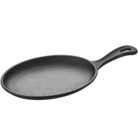 Döküm Fajita Tavası, 21x15 cm oval döküm demir gövdesiyle ısıyı uzun süre muhafaza eder. Saplı tasarımı ve çemberli düz tabanı sayesinde fajita, et, tavuk ve sebzelerin sıcak şekilde hazırlanıp servis edilmesine yardımcı olur.