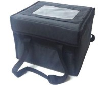 35x30x25 cm boyutlarında, siyah renkli, üstten cırt cırtlı kapak sistemine sahip Impertex kumaş fast food taşıma çantası. Isı yalıtımlı iç yapıya sahip, elde taşınabilir veya motor arkasına uygun kompakt profesyonel yemek servis ekipmanı.