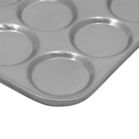 Modern dizaynı sayesinde üst üste mükemmel şekilde istiflenebilen, mutfakta yer tasarrufu sağlayan çoklu hamburger ekmeği tavaları; orijinal sanayi tipi üretim ve depolama kolaylığı.