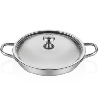 Profesyonel mutfaklar için tasarlanan multi metal kapaklı çelik sahan; 2.0 mm kalınlığı, 3.5 cm yüksekliği ve 1.34 kg ideal ağırlığı ile ömürlük kullanım sunar. Sıkı kapanan kapağı ve 1.05 litrelik hacmi sayesinde lezzetli sunumlar için mükemmeldir.