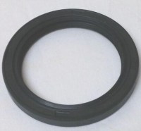 65x85x10 mm ölçülerindeki kıyma makinesi keçesi, uyumlu endüstriyel kıyma makinelerinde helezon üzerindeki yağ keçesi olarak kullanılır. Bakım ve parça değişimi sırasında sızdırmazlığın desteklenmesine yardımcı olan pratik bir yedek parçadır.