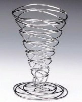 Modern ve endüstriyel tasarımlı, 12,5 cm ağız çapına ve 19,5 cm yüksekliğe sahip, konik formlu metal kızarmış patates sunum standı. Kafe ve restoranlar için profesyonel atıştırmalık servis ve sunum ekipmanı.