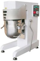 60x87x115 cm ölçülerinde, 60 litre paslanmaz kazanlı dikey planet mikser. Üzerinde hız kontrol kolları, zaman saati, çırpma teli, karıştırma paleti ve hamur kancası ile ağır hizmet tipi paslanmaz çelik gövdeli endüstriyel krema şanti mikseri.