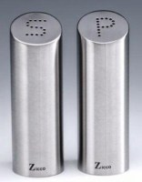 1.sınıf krom malzemeden imal edilen tuzluk biberlik takımı, parlatılmış dış yüzeyi ile masalarda estetik bir duruş sergiler. Darbelere karşı yüksek direnç gösteren yapısı, yoğun sirkülasyonun olduğu işletmeler için en ekonomik ve kaliteli tercihtir.