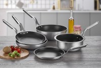 Lazzetti Satina Serisi 3,5 mm alüminyum gövdeli krep ve omlet tavası. PFOA içermeyen yapışmaz kaplaması ve perçinli çelik sapıyla profesyonel pişirme sunar. Krep ve omletler için idealdir. Ürünü sepete ekleyerek hemen satın alabilirsiniz, hızlı kargo!