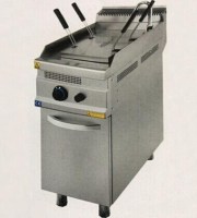 40x70x85 cm ebatlarında, 26 litre yekpare havuzlu gazlı makarna pişiricisi. Paslanmaz çelik gövde, ayarlanabilir ayaklar, piezoelektrik ateşleme ve tahliye vanasına sahip, 36 kg ağırlığında profesyonel ayaklı makarna haşlama ünitesi.