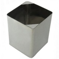 20x20x25 cm boyutlarında, 9 litre hacimli 430 kalite paslanmaz çelik Maraş dondurma kovası. Dondurma dolapları için uygun, parlak yüzeyli, darbelere dayanıklı ve gıda hijyenine uygun profesyonel Maraş dondurma imalat ve servis kovası tasarımı.