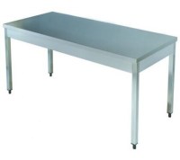 140x70x85 cm boyutlarında, tamamı paslanmaz çelikten imal edilmiş, ayarlanabilir rotil ayaklı, pürüzsüz yüzeyli profesyonel otel tipi mutfak çalışma ve hazırlık tezgahı.