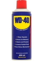 Paslanarak sıkışmış mekanizmaların ilacı olan WD40, yüzeye hızla nüfuz ederek pası çözer ve yağlama yapar. Metal yüzeylerde ince bir koruyucu tabaka oluşturarak nemin ve korozyonun etkilerini önler. Sanayiden ev kullanımına kadar her alanda yanınızda.