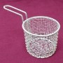 Yuvarlak patates kızartması sunum sepeti. 10 cm çapında, 8 cm yüksekliğinde, 7 cm kulplu kalay kaplamalı metal servis sepeti. Restoran ve kafeler için masa üstü kızartma ikram sepeti. #patatessepeti #sunumsepeti #kizartmasepeti #servisekipmanlari
