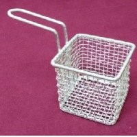 Patates Kızartması Sunum Sepeti:Masa üstü kızarmış patates sepetleri patates kızartması servis sepetlerinden 8x8 cm ölçülerinde 7 cm yüksekliğindeki patates kızartması sunum sepetinin kulp imalatı 7 santim boyunda yapılmıştır - Patates kızartması sunum s