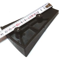 Endüstriyel mutfaklarda kullanılan 10 kg kapasiteli Boğaziçi patates soyucularla %100 uyumlu orijinal fırlatıcı parça. Yüksek kaliteli plastik malzemeden üretilmiştir. Patateslerin tambur içinde takılmasını önler, soyma hızını ve verimini maksimuma çıkar
