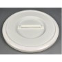 Endüstriyel gıda kazanları için %100 birinci kalite UV katkılı beyaz polietilen plastik malzemeden üretilmiş, darbelere dayanıklı, 550 mm çapında, pürüzsüz yüzeyli yuvarlak sanayi tipi kazan kapağının stüdyo fotoğrafı.