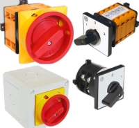 Endüstriyel makine, motor ve elektrik panolarında enerji kontrolü sağlayan, 3x25 Amper kapasiteli, 66x66 mm ölçülerinde dayanıklı materyalden üretilmiş trifaze kutup değiştirici elektrik şalteri.