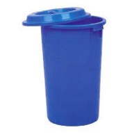 Koyu mavi renkli, kapaklı, 60 litrelik sanayi tipi plastik küfe. Konik yapısı iç içe istiflemeye uygundur.