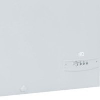 1804x695x895 mm boyutlarında, 513 L net hacimli sandık tipi derin dondurucu. C iklim ve enerji sınıfı standartlarında, yıllık 635,83 kWh enerji harcayarak yüksek tasarruf sağlar. -18 / -23 °C stabil soğutmasıyla donmuş gıdalarınız her an güvendedir.