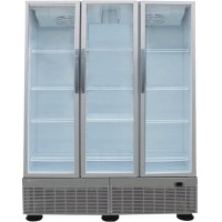 150 cm genişliğinde, 3 kapılı dikey tip şarküteri ve kahvaltılık teşhir dolabı (Model: UGR-USS 1500 D3K). İçinde 12 adet ayarlanabilir raf bulunan, LED aydınlatmalı ve temperli camlı profesyonel market/şarküteri soğutma ünitesi.