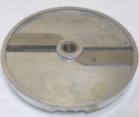 Endüstriyel sebze doğrama makineleri için 4x5 mm jülyen şerit kesme bıçağı diski. 20.5 cm dış çapı ve 9 mm mil deliği ile Mateka, Esmak ve ithal makinelerle tam uyumludur. Havuç, kabak ve patlıcan gibi sebzeleri hızlı ve ezmeden şerit doğramaya yarar.