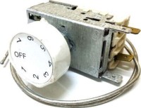 Uğur buzdolabı termostatı K50-L3420/001 modeli. Dik tip şişe soğutucu, meşrubat ve ayran dolabı için 7 kademeli soğukluk ayar termostatı. Paslanmaz kuyruklu hassas ısı algılayıcı sensör ve elektrik bağlantı uçlarını gösteren orijinal yedek parça görseli.