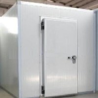 -18 derece endüstriyel derin dondurucu soğuk oda görseli. 120 mm kalınlığında poliüretan izolasyon panelleri, 90x190 cm çarpma kapı ve dijital kontrol panosu. 200x200x230 cm ölçülerinde, profesyonel mutfak tipi buzhane ve dış ünite grubu.