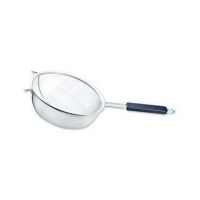 Endüstriyel mutfaklarda ve evlerde kullanıma uygun, paslanmaya karşı dirençli 24 cm süzgeç modelimiz, ergonomik yapısı ve yüksek süzme kapasitesiyle öne çıkar. Yıllarca güvenle kullanabileceğiniz bu ürün, mutfağınızın en temel yardımcısı olacak.