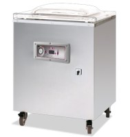 Otomatik vakumlu tabak kapama makinesi ile şarküterilerde profesyonel paketleme dönemi. 167 kg ağırlığında, 1.5 kW güçlü motoru ve 620 mm yapıştırma ağzı ile yüksek performans sunar.