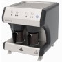 Ergonomik tasarımı ve 1.4 kW gücüyle profesyonel kullanım için üretilen bu kahve makinesi, asansör sistemi sayesinde ısı kaybını minimize eder. Karıştırma çubuğu ile homojen karışım sağlar, sesli ve ışıklı uyarı sistemiyle kullanıcıyı her adımda bilgilen