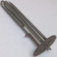1950W gücündeki krom ısıtıcı yapısı, 6 montaj delikli siyah saç flanşı ve sağlam bağlantı noktaları ile Mekaş ve Climaks termosifonlar için özel üretilmiş orijinal ısıtıcı rezistansın detaylı yakın çekim görüntüsü.