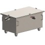 Sanayi tipi mutfak tezgah altı alanları için AISI 304 paslanmaz çelikten üretilmiş, üzerinde Ø50 mm boru giriş çıkış bağlantıları, koku sızdırmaz volanlı üst kapak vidaları ve entegre yağ tahliye vanası bulunan kompakt endüstriyel yağ tutucu görseli.