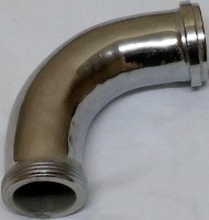 Hamurun piston kısmından yıldız ağız kısmına kadar sorunsuz ilerlemesini sağlayan bu nikelajlı dirsek, Mateka makineleri için vazgeçilmez bir parçadır. Paslanmaz çelikten üretilen yapısı sayesinde uzun ömürlü ve güvenli bir kullanım sunar.