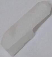 Ugolini A12 ve A19 limonata ayran makinelerine tam uyumlu, şeffaf kavanozu gövdeye sıkıştırarak emniyetle sabitleyen orijinal formda dayanıklı plastik tırnaktır. Haznenin kaymasını, sarsılmasını ve sıvı sızıntılarını önlemeye yardımcı olur.