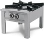 600x800x500 mm ölçülerinde, paslanmaz çelik gövdeli ve ağır hizmet tipi döküm ızgaralı ventilli yer ocağı. Magnet emniyet valfli gaz musluğu ve sağlam ayak yapısıyla profesyonel yemek pişirme tencereleri için tasarlanmış endüstriyel ocak.