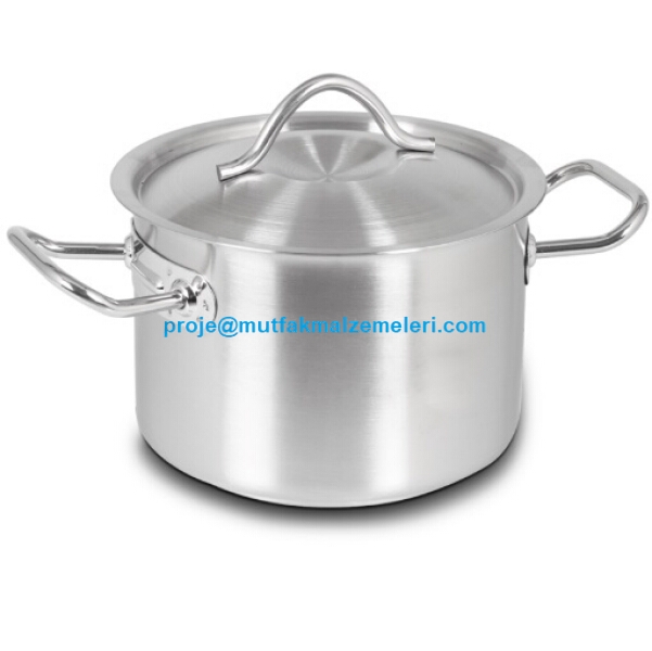 Yemekhane, lokanta ve catering firmaları için uygun, silindirik yapılı derin pişirme tenceresi. Sağlam taşıma kulpları ve tam kapanan kapak sistemiyle güvenli kullanım sağlar. Kemik kaynatma ve stok hazırlama işlemlerinde yüksek performans sunan ekonomik